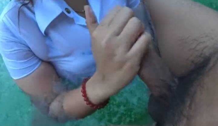 [泰国]  制服御姐在泳池诱惑，意外钓上大屌爸爸