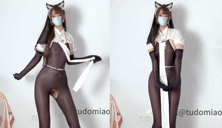 推特福利姬土豆喵，性感猫咪修女黑丝露出奶子