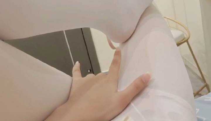 男友不在就只能自慰暖穴