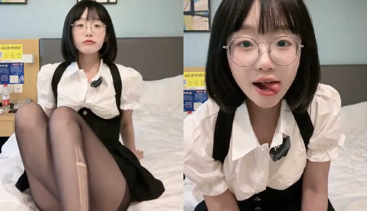 已经穿好黑丝袜在床上等你了