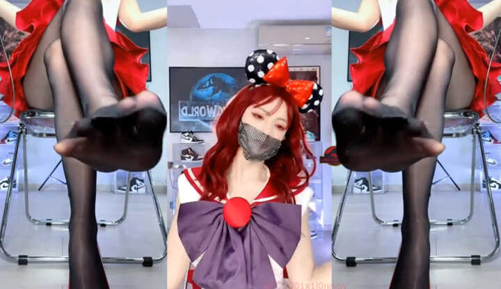 抖音美女直播，性感黑丝美足露出