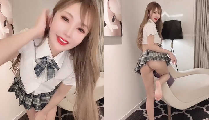 [日本]  O站大神 takizawaior～扮演学生妹子趴在沙发上诱惑你