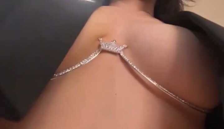 巨乳福利姬 顾奈儿 土豪定制私拍流出！魔鬼身材绝美尤物 露乳摇奶上演极致诱惑 完美的性爱女神！