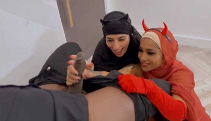 [欧美]  Aaliyah Yasin-小恶魔们来索取今日份的精液