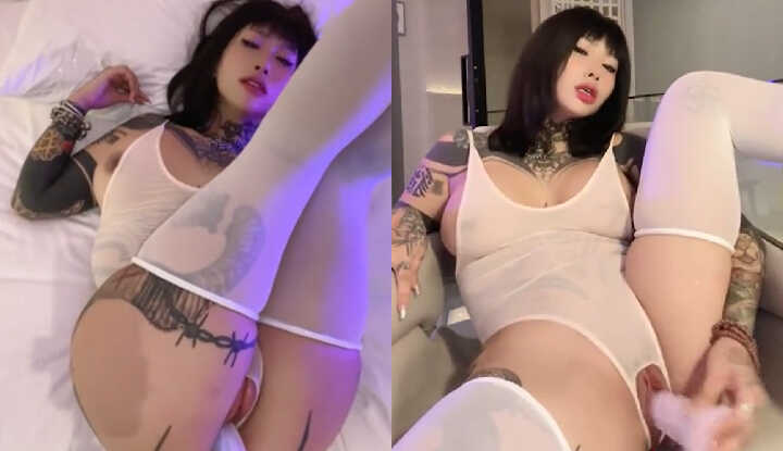 肥臀巨乳极品身材粉嫩肥鲍湿润张开 假屌猛插汁水四溅！