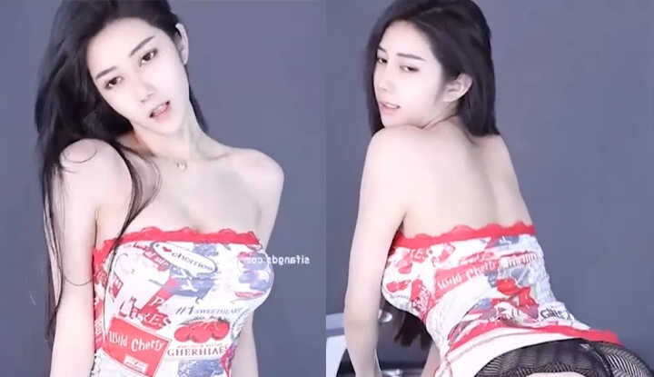 虎牙尤物女神车老板揉奶摇臀 土豪万元定制透明蕾丝丁字裤内衣骚舞 尼玛真骚啊