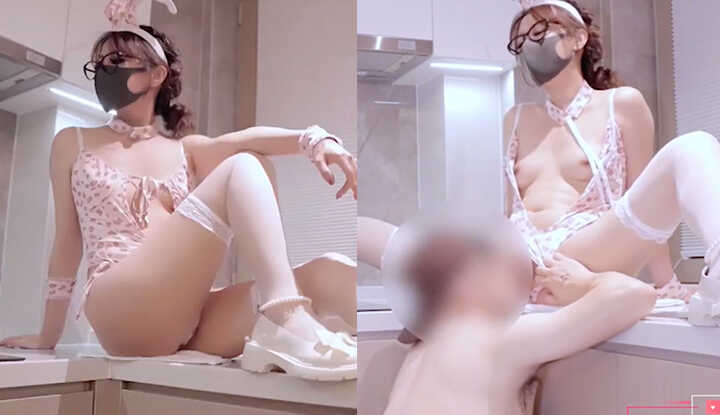 极品福利姬 大雄机长 cos白丝淫荡小厨娘  口交舔穴姿势撩人 后入狂插精液爆射！