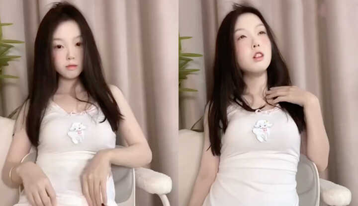 快手网红 腿腿 极品美少女私拍福利流出 真空小白裙大露阴毛 模拟高潮骚劲十足！