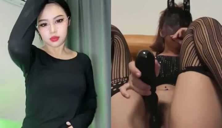 菲菲baby-抖音性感御姐网红 丝足直播擦边骚舞自慰流出 肥美鲍穴淫水泛滥 道具狂插爽翻天！
