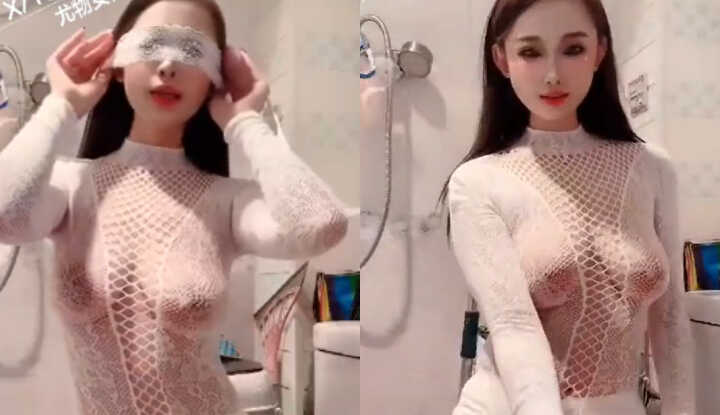 蒙着眼露出若隐若现的大奶性感热舞