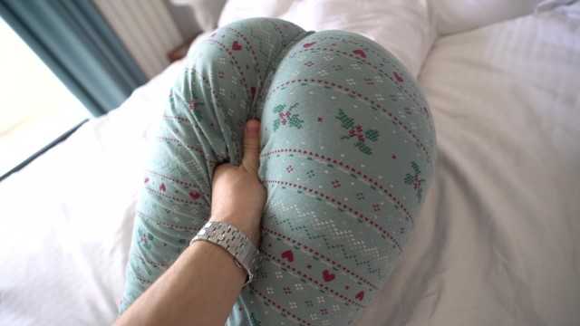 继妹梦见继兄在她体内射精