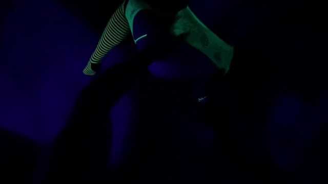 脱衣舞俱乐部荡妇 - 我让一名脱衣舞女郎在VIP房间里叫我“爸爸” - 角色扮演