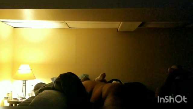 用一些头唤醒她，长时间抚摸她直到她再次高潮！最后用狗爬式结束