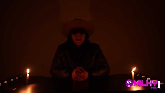 DrozzX 做了一个拆箱视频，主角是 Greta Sweet 的粉红色阴道