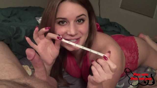 青少年量度并比较你的小鸡鸡与她过去的鸡鸡，同时吞下你的精液！