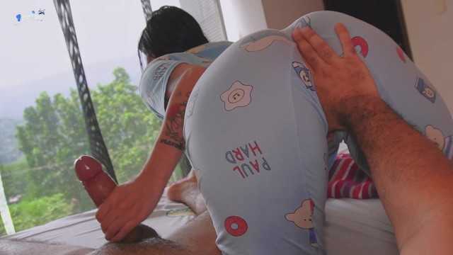 我和我继父的女友共用一张床