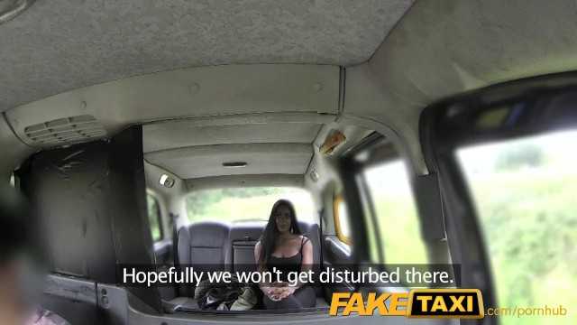 假计程车 异国舞者展现她的技巧