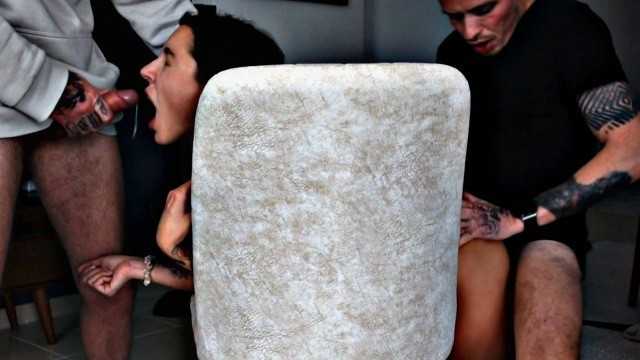 用朋友操我的女朋友！