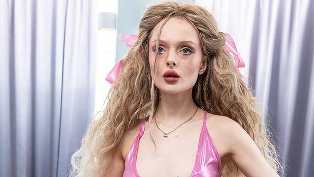 瘦小灵活娃娃被粗暴摧毁屁股