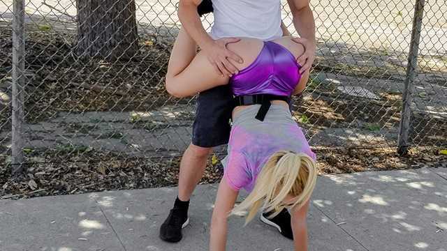 Thickumz - 金发丰满美女被猛烈冲击