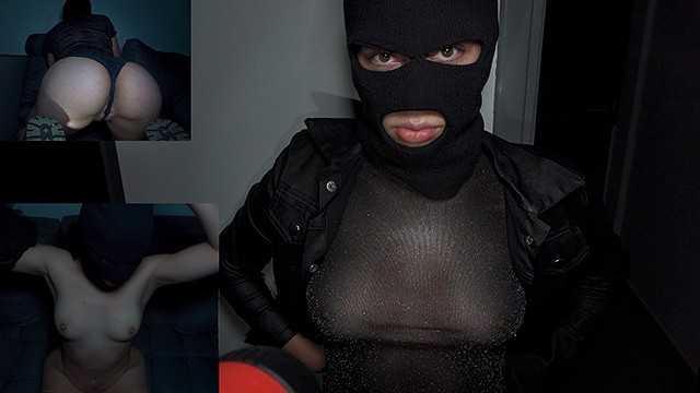 我在家里发现了一个火辣的屁股小偷。你会对这个大屁股女孩做什么？