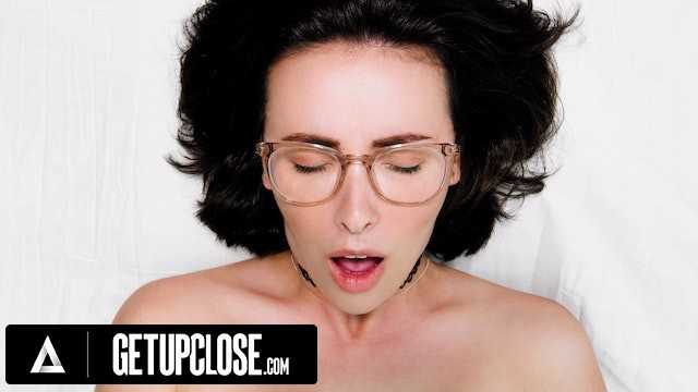 近距离 - 女性如何与热情的凯西·卡尔特一起达到高潮！单身女性自慰！完整场景