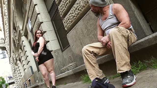 性欲狂的BBW熟女被硬大的鸡巴干