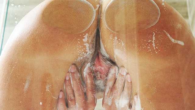 性欲旺盛的继母展示所有洞