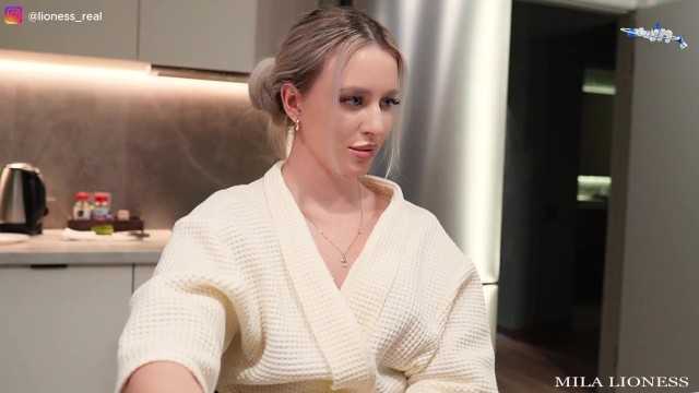 继妹在牌桌上输掉了她的猫。解开你的猫，我们来做爱！