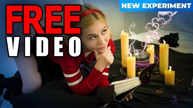 不安全的拉拉队长吸引了她的运动型暗恋对象，并让他在她多汁的少女阴道内射精