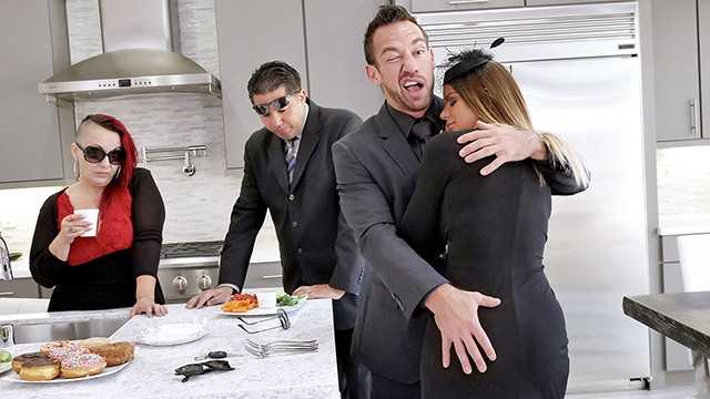 性感寡妇布鲁克林·蔡斯被狠狠地操