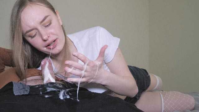 多重巨型射精在继女口中 - 口交疗法