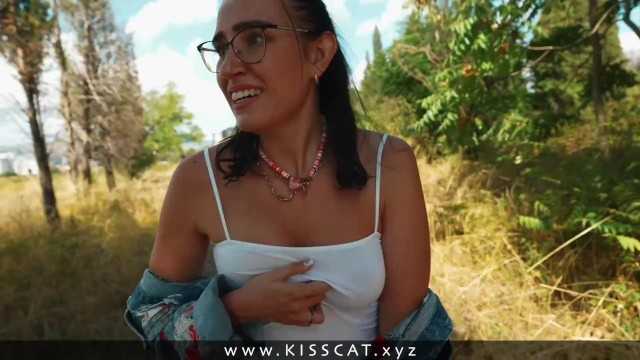 俄罗斯学生要求公务员寻找手机并骑在他的阴茎上 / Kisscat.xyz