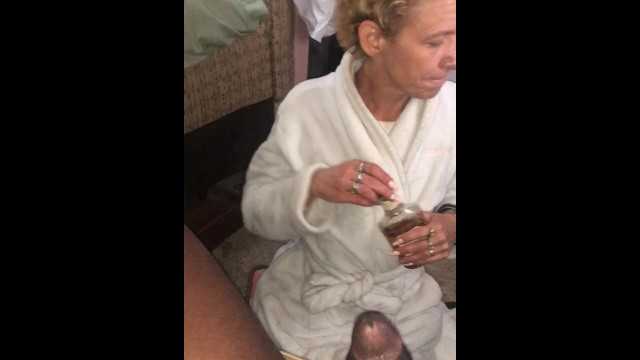 We had to do it! Gossiping while sucking the life out of the king! ????????????????