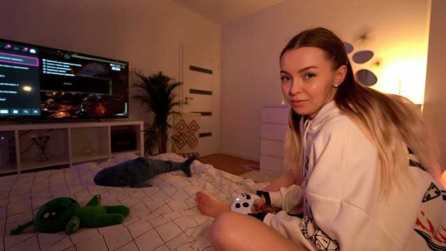 她得到了一次极好的性爱，而不是玩耍，结果还喷射了！