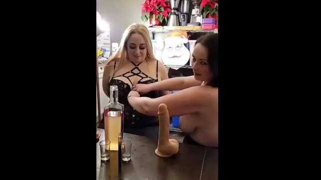 饥渴的熟女们喜欢分享鸡巴 - RosyBody & Vanessa L Summers