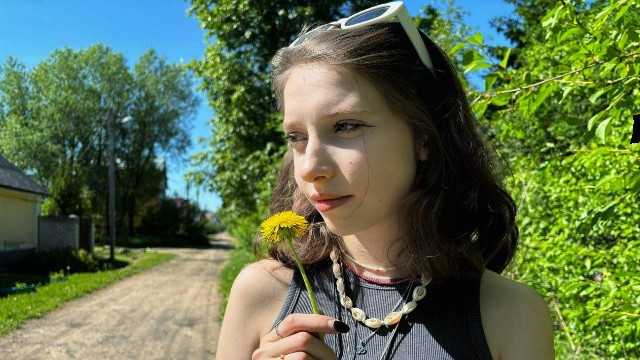 在街上遇到一个乌克兰女学生，并在当天与她发生了关系