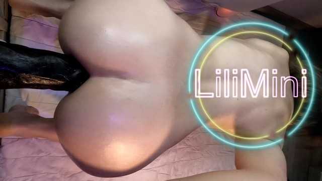 莉莉米尼 - 我用大黑屌深深地操我的屁股