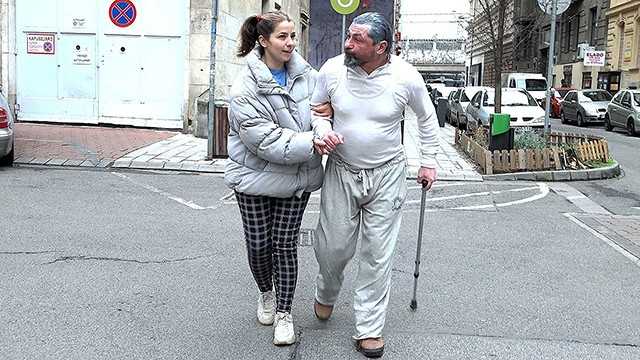 对老头的大胖鸡巴来说非常快乐的一天