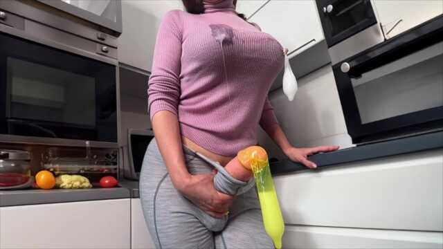 哺乳期继母与勃起的大阴茎被继子撞见