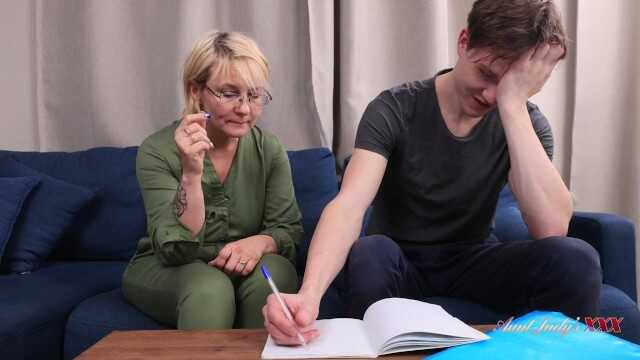 婶婶朱迪的XXX - 饥渴的48岁继母娜丁帮助继子做作业