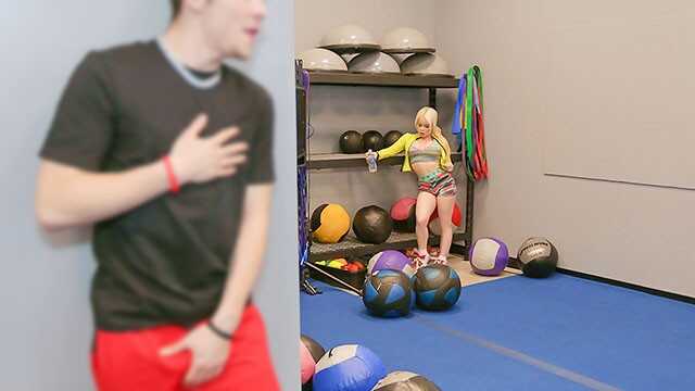 你见过这么骚的熟女吗？ - Nikki Delano