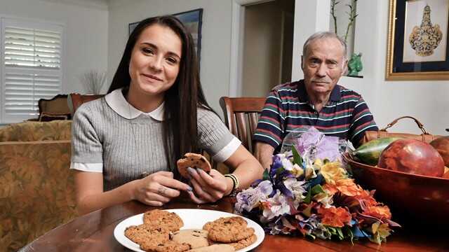 蓝色药丸男人 - Kharlie Stone 为钱操老男人 Glenn