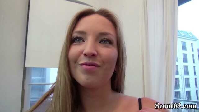 德国侦察兵 - 柏林少女金·戴维斯在真正的街头选角中被操