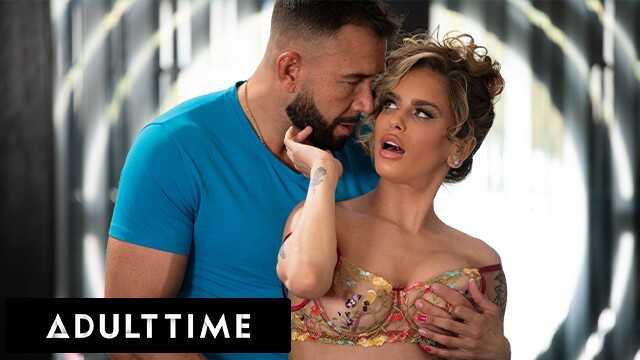 成人时光 - 来看看这热闹！饥渴的杰西小马渴望社区大屌的猛烈撞击！