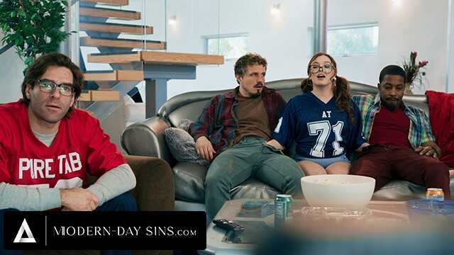 现代罪孽 - 淘气少女莉安娜·洛文斯背着继父和他的朋友们偷偷发生性关系