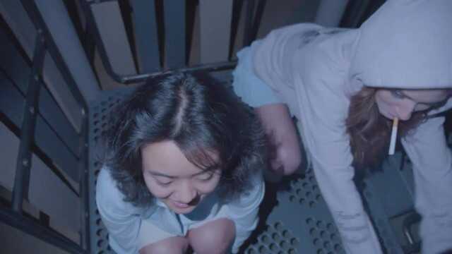 女儿在操场上学到了教训