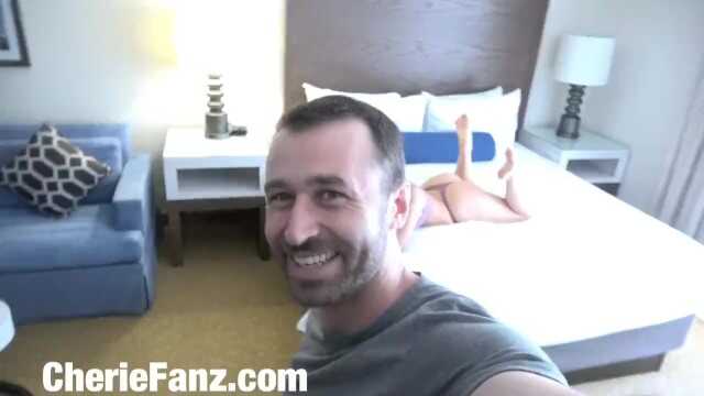 Cherie DeVille 被 James Deen 狠狠地干了一顿