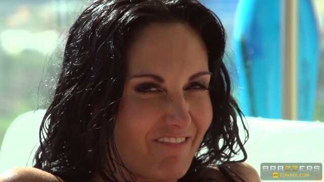 Brazzers - 艾娃太饥渴了，无法仅靠她丈夫的鸡巴生存