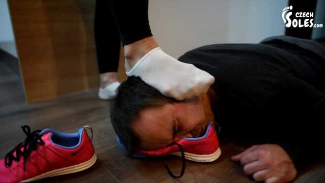 闻女友的健身袜和脚（脚臭，臭脚，健身袜，袜子支配）